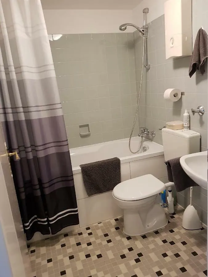 Apartment Oberkassel 뒤셀도르프 0*,
